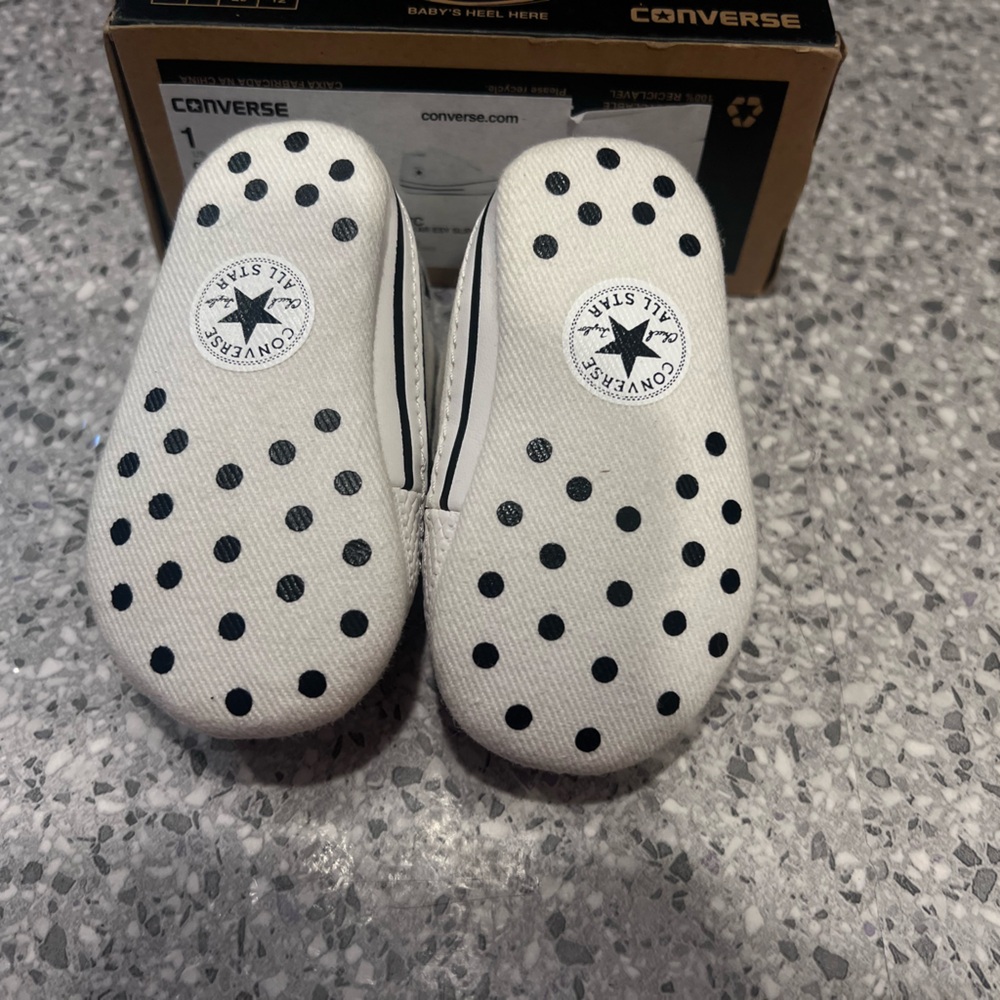 Converse White Baby Chuck Taylor Low Top Crib Sneakers: Size 1 - Picture 5 of 12